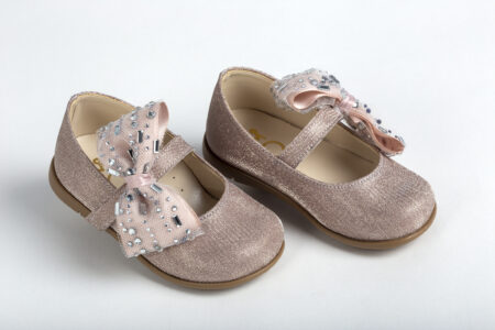 Μπαλαρίνα περπατήματος σε ροζ γκλίτερ