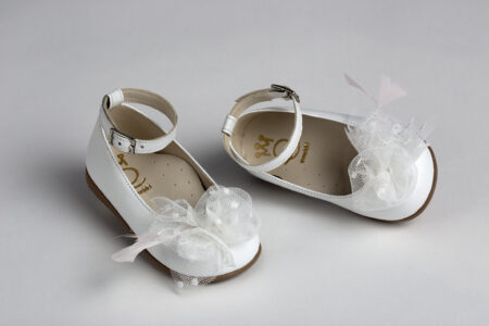 Μπαλαρίνα περπατήματος με λουλούδι