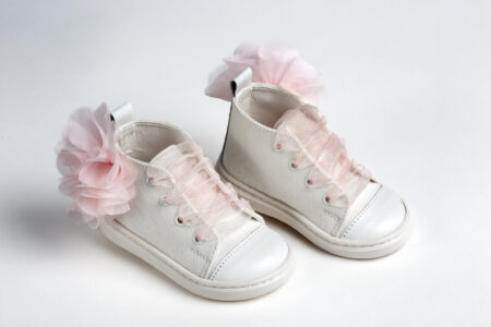 Μποτάκι με λευκό δέρμα και καμβά